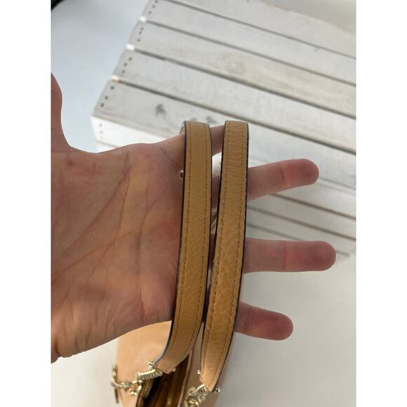 MICHAEL KORS, CAMEL PEBBLED LEATHER SHOULDER BAG WITH CHARM - Picture 10 of 16